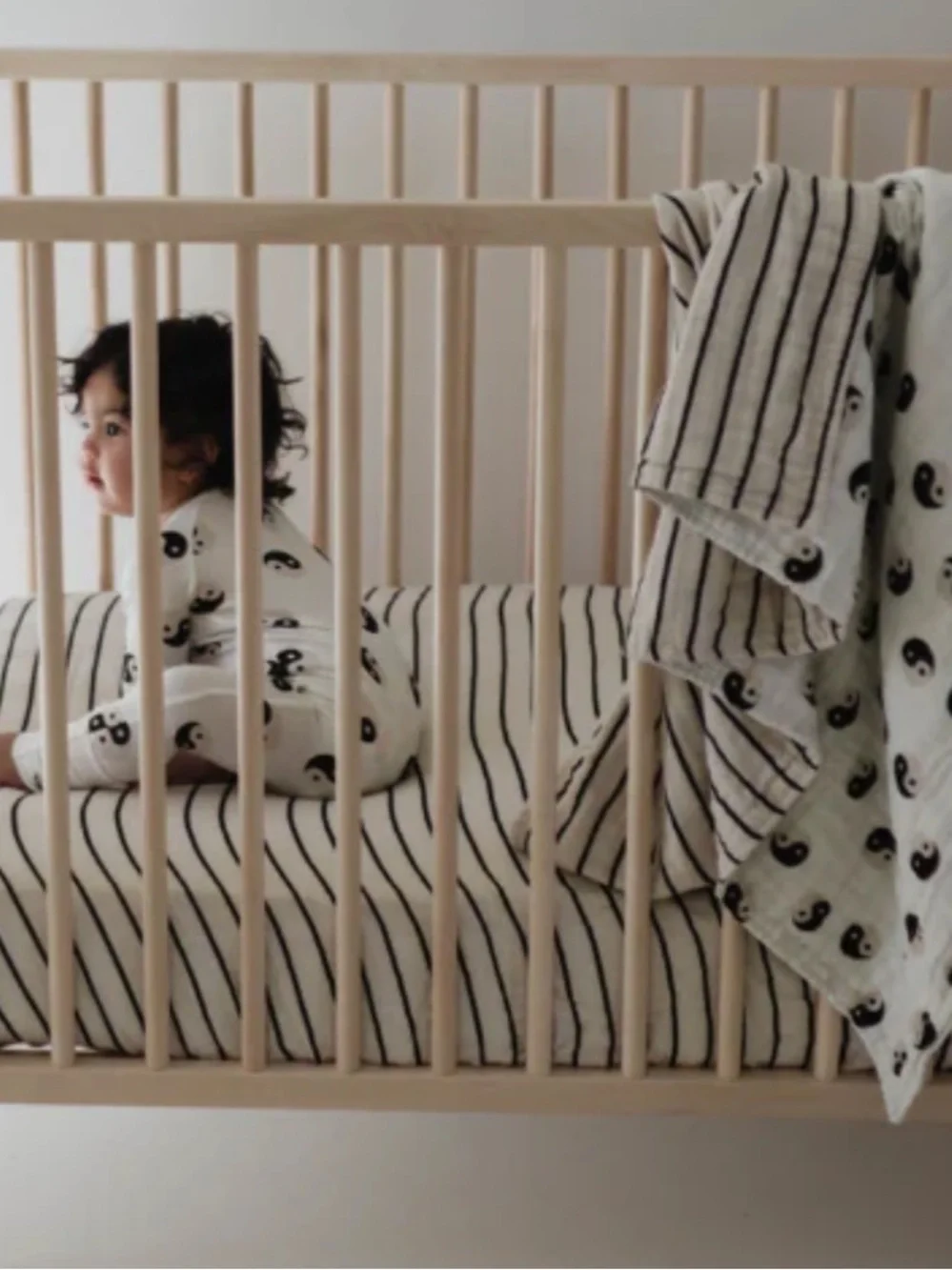 Forever French crib sheet